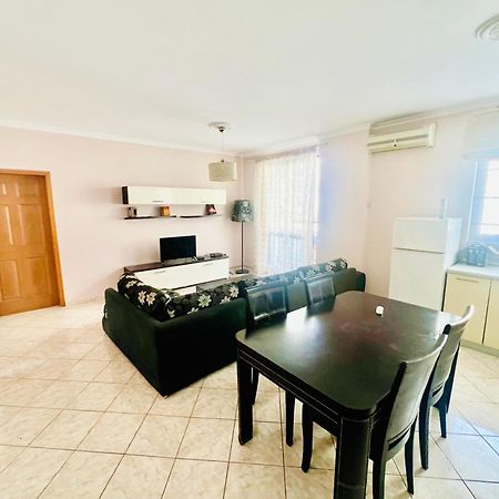 Lovely 3-Bedroom Rental Unit In Durres Exterior photo