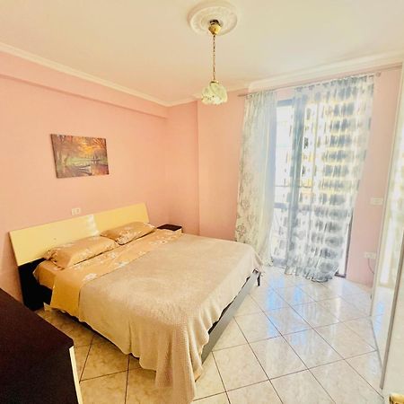 Lovely 3-Bedroom Rental Unit In Durres Exterior photo