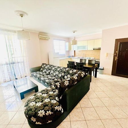 Lovely 3-Bedroom Rental Unit In Durres Exterior photo