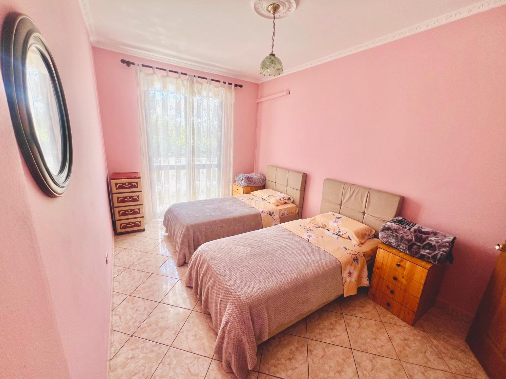 Lovely 3-Bedroom Rental Unit In Durres Exterior photo