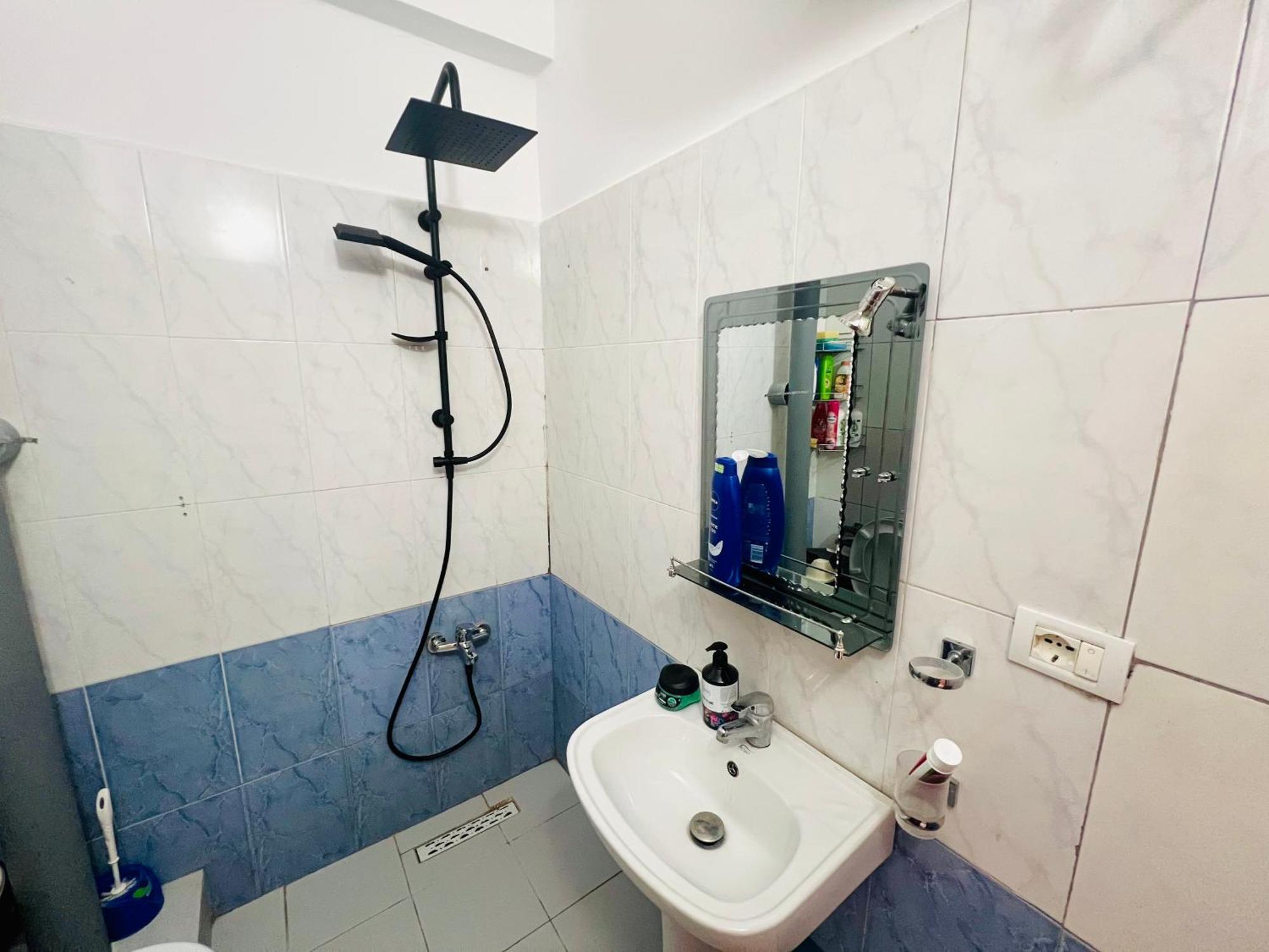 Lovely 3-Bedroom Rental Unit In Durres Exterior photo