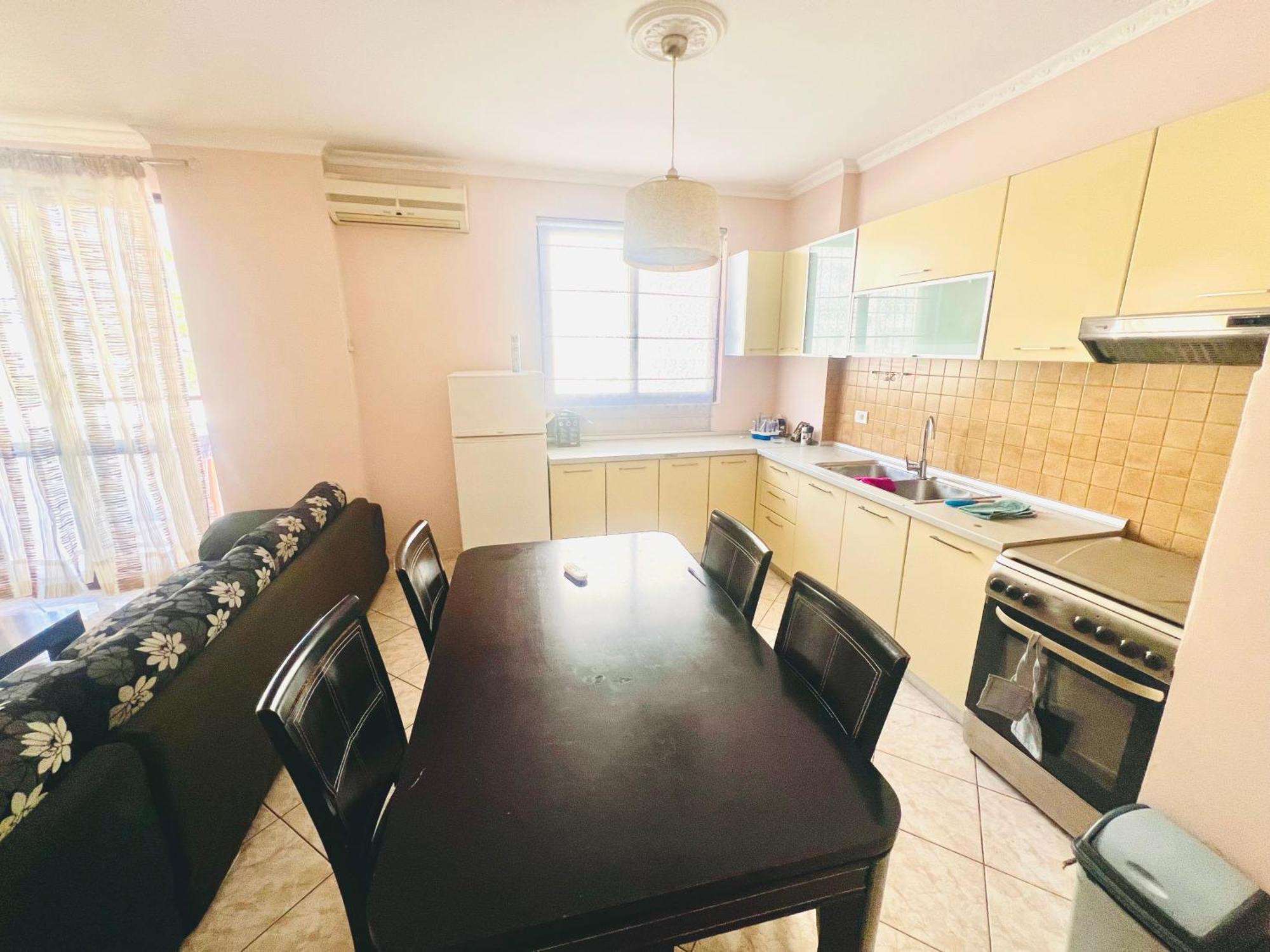 Lovely 3-Bedroom Rental Unit In Durres Exterior photo
